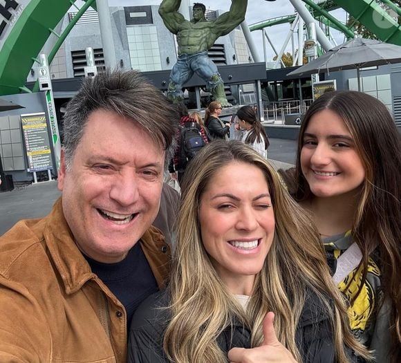 Jacqueline Brazil é uma grande amiga da enteada, com quem posa nas redes sociais