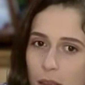 Novela 'A Viagem': Lisa decide terminar tudo com Mauro, e lhe devolve os presentes.