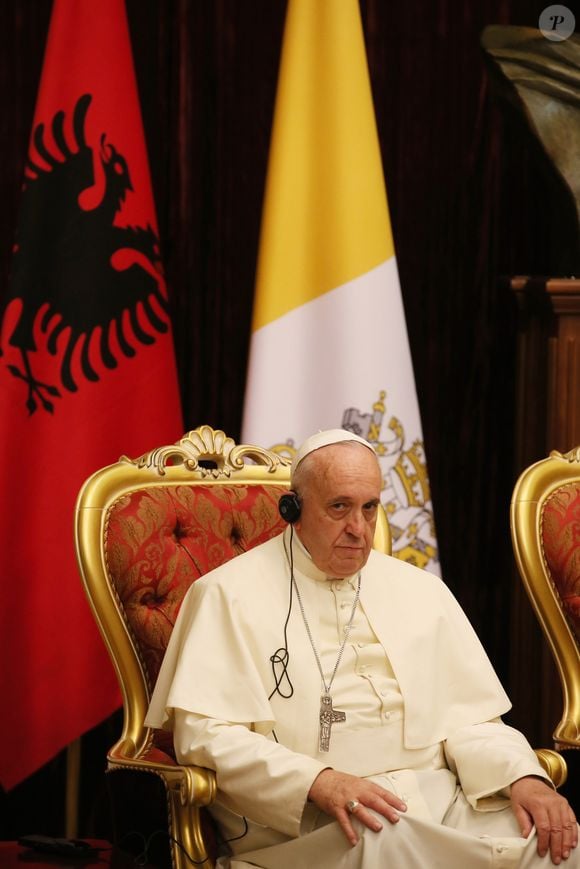 Papa Francisco surpreendeu o mundo em 2015 ao lançar um álbum com rock progressivo, misturando fé e sonoridades ousadas