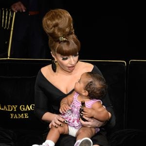 Lady Gaga afirmou em entrevista ao The New York Times Magazine que não queria obrigar os filhos a viver uma vida determinada pela fama da mãe