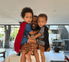 Manoela Soares com os filhos Ezequiel e Izael, o baiano dá detalhes do diagnóstico e fala sobre a descoberta e adaptação com os pequenos em suas redes sociais