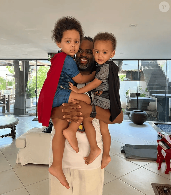 Manoela Soares com os filhos Ezequiel e Izael, o baiano dá detalhes do diagnóstico e fala sobre a descoberta e adaptação com os pequenos em suas redes sociais