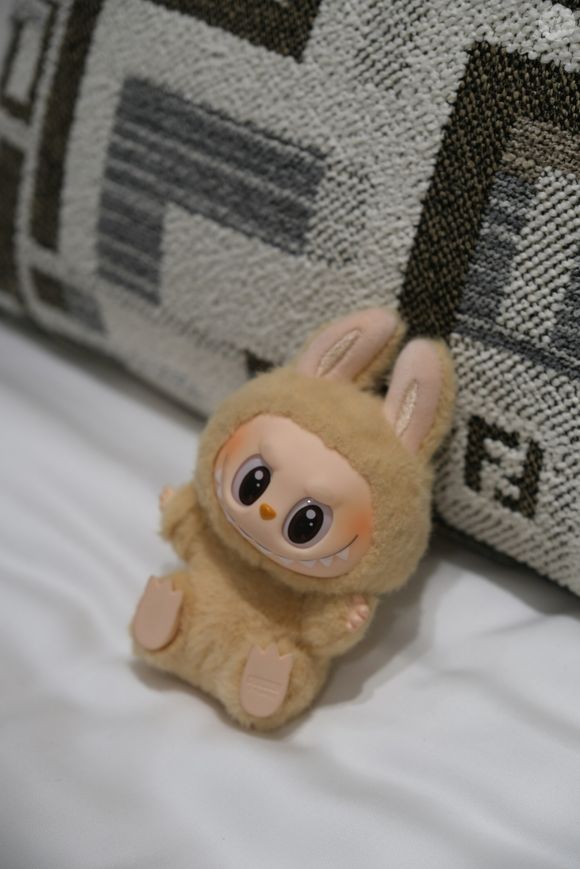 Um dos fornecedores da Pop Mart, empresa chinesa que detém os direitos do Labubu, tem praticado exploração contra a equipe que produz os bonecos