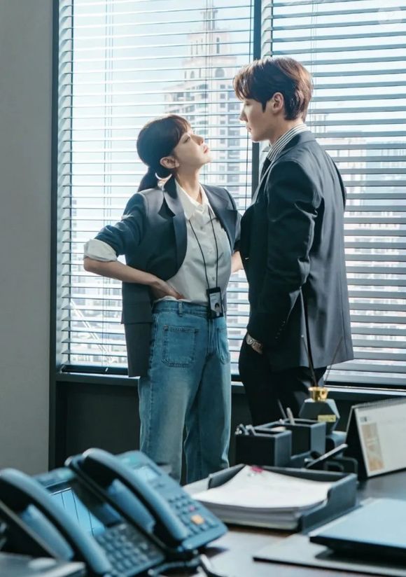 Para Choi Jin-hyuk, 'Positivo, é Seu' nada mais é que "a comédia romântica por excelência". Veja a entrevista na matéria!