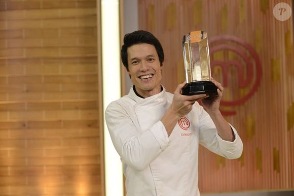 Primeiro campeão masculino do 'MasterChef', Leo Young levou a melhor na terceira temporada, em 2016