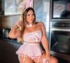 Páscoa sensual de Geisy Arruda: modelo posou para fotos em cozinha e não dispensou a gravatinha-borboleta