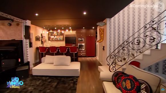 Casa do sertanejo Marcos, dupla de Belutti: pub, academia, piscina, churrasqueira, suíte, closet de 2 andares e mais
