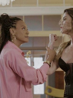 Em 'Por Você', Bela dá tapa no rosto de Vanessa; aos detalhes!