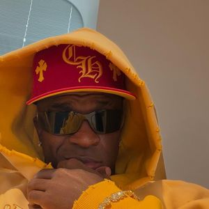 Vini Jr. publicou um ensaio de fotos no melhor estilo galã em seu perfil do Instagram nesta quinta-feira (20)