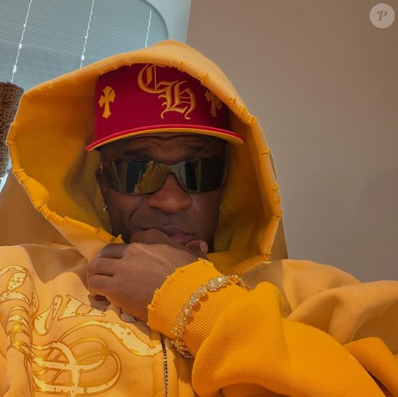 Vini Jr. publicou um ensaio de fotos no melhor estilo galã em seu perfil do Instagram nesta quinta-feira (20)