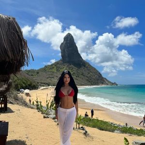 Fashionista, Rayane Figliuzzi também vê seus biquínis como composição de looks praianos
