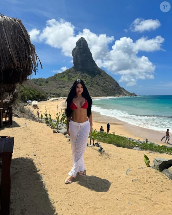 Fashionista, Rayane Figliuzzi também vê seus biquínis como composição de looks praianos