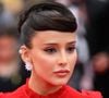 Livia Nunes exibe maquiagem com lápis de olho preto na linha d'água em Cannes 2025