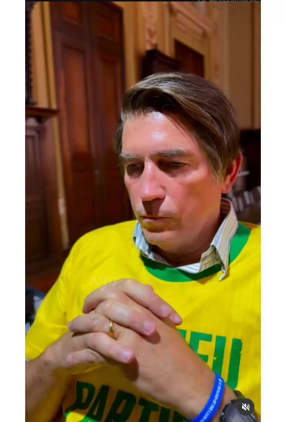 O ator Jim Caviezel, conhecido por interpretar Jesus Cristo em "A Paixão de Cristo", foi escalado para viver Jair Bolsonaro no filme 'Dark Horse', que tem estreia prevista para setembro de 2026