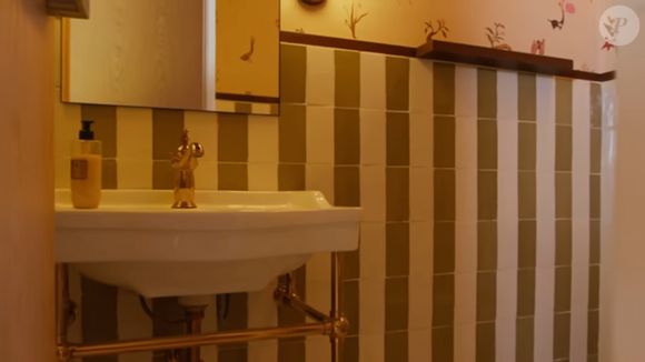 Casa de Isa Scherer tem estilo vintage no lavabo