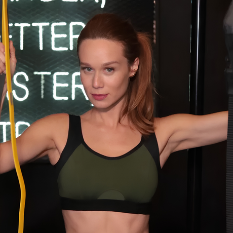 Jess Aida, personal trainer: 'Depois dos 40, não basta levantar pesos; também é preciso treinar: mobilidade e flexibilidade, equilíbrio, resistência cardiovascular e potência'