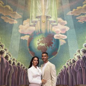 Cristiano Ronaldo e Georgina Rodríguez se casaram nos últimos dias, em uma cerimônia civil e íntima realizada em Cascais, Portugal