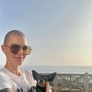 Ruby Rose afirma ter visitado uma delegacia para entender se conseguiria seguir em frente com uma queixa formal, mesmo depois de 20 anos