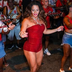 'Tá com o corpo da Gracyanne Barbosa', comentou uma internauta sobre o shape de Viviane Araújo