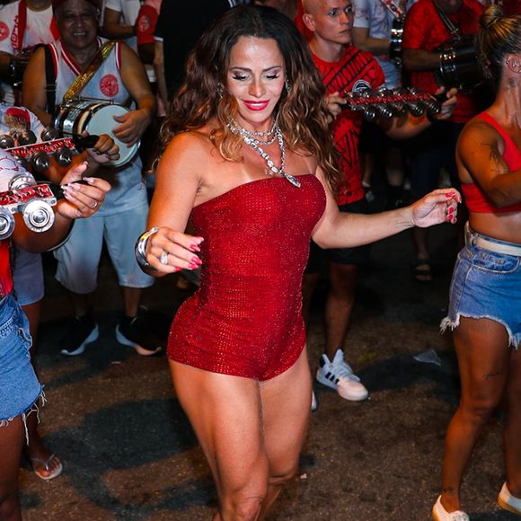 'Tá com o corpo da Gracyanne Barbosa', comentou uma internauta sobre o shape de Viviane Araújo
