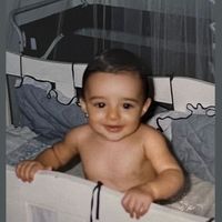 Nascida em 1994, essa menininha fofa, bochechuda e do signo de Áries ficou famosa e hoje está grávida. Reconhece?