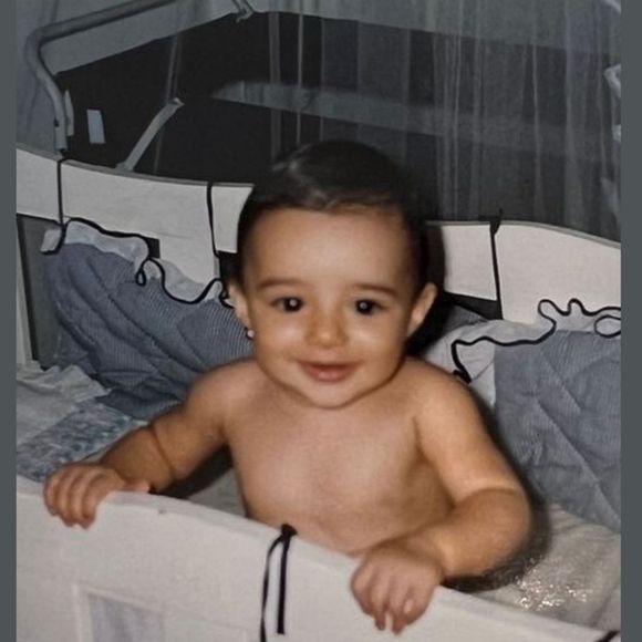 Nascida em 1994, essa menininha fofa, bochechuda e do signo de Áries ficou famosa e hoje está grávida. Reconhece?