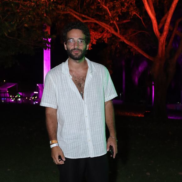 De acordo com a Revista Veja, Cauã Reymond se envolveu em uma polêmica com o ator Humberto Carrão, o Afonso Roitman da trama de 'Vale Tudo'.