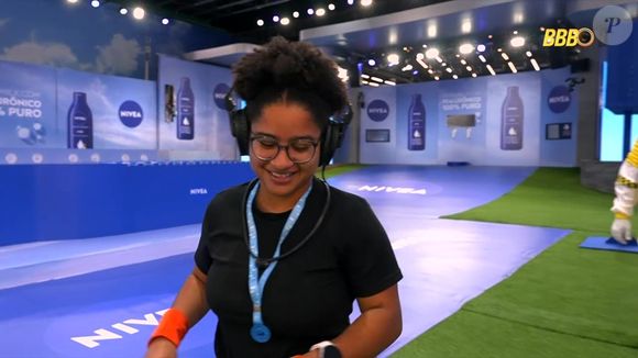 Milena sorriu e aparentou estar ansiosa para a dinâmica acabar no 'BBB 26'