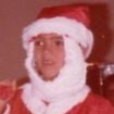 Ho-Ho-Ho! Em 1980, esse mini Papai Noel não tinha ideia que seria famoso e distribuiria milhões na TV. Reconhece?