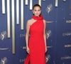 Selena Gomez de Louis Vuitton no tapete vermelho do Emmy 2025