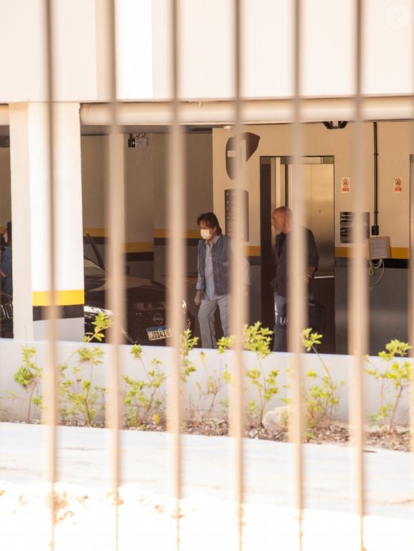 Roberto Carlos deixou o hospital horas após o acidente