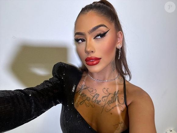 Além dos diversos procedimentos estéticos, MC Mirella também fez diversas alterações em seu visual