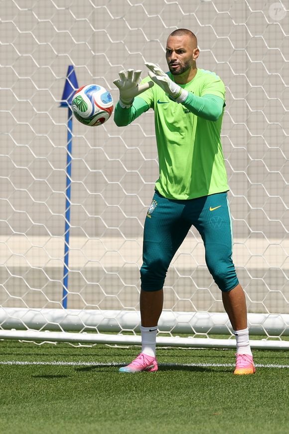 Além de integrar o elenco da Seleção Brasileira na Copa do Mundo de 2026, Weverton despertou a curiosidade dos fãs ao revelar um gosto refinado por fragrâncias de alta perfumaria