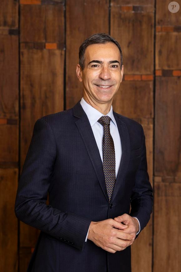 Pouca gente sabia, mas César Tralli tem um segundo nome! O jornalista revelou detalhe curioso sobre sua certidão de nascimento e viralizou nas redes