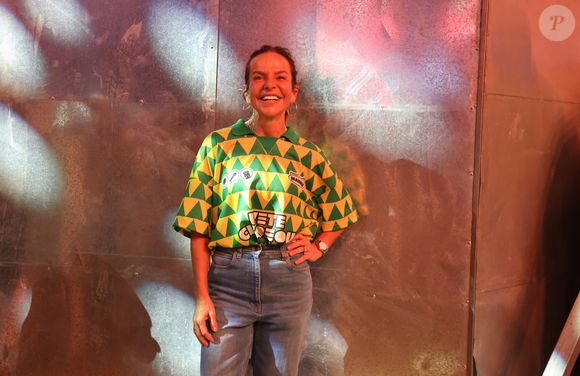 Cynthya Sangalo, irmã de Ivete, também esteve no evento e apareceu usando a mesma blusa de Tiago Maia, detalhe que não passou despercebido