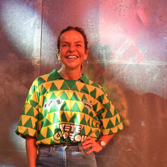 Cynthya Sangalo, irmã de Ivete, também esteve no evento e apareceu usando a mesma blusa de Tiago Maia, detalhe que não passou despercebido