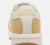 O Tênis New Balance na cor Amarela deixa qualquer look mais estiloso e autêntico