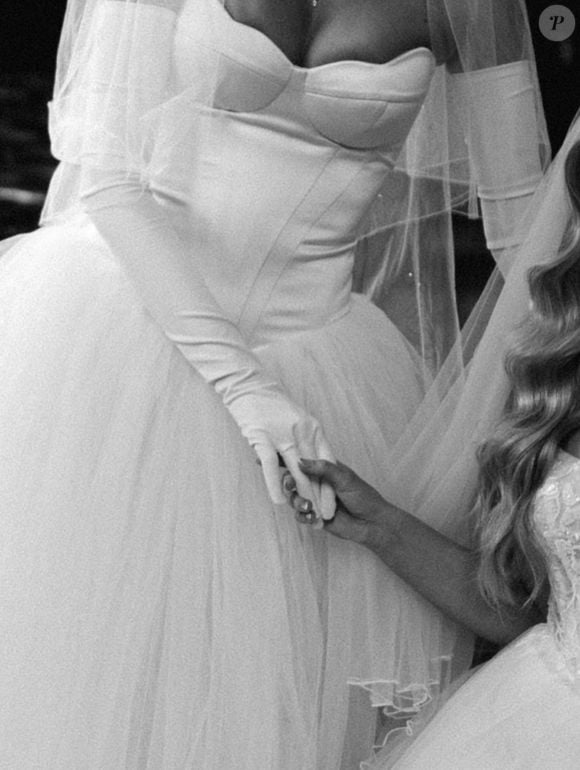 A ex-BBB Talita Araújo abriu o álbum de fotos de seu casamento com Isla Wolfe, realizado em um espaço histórico na Irlanda