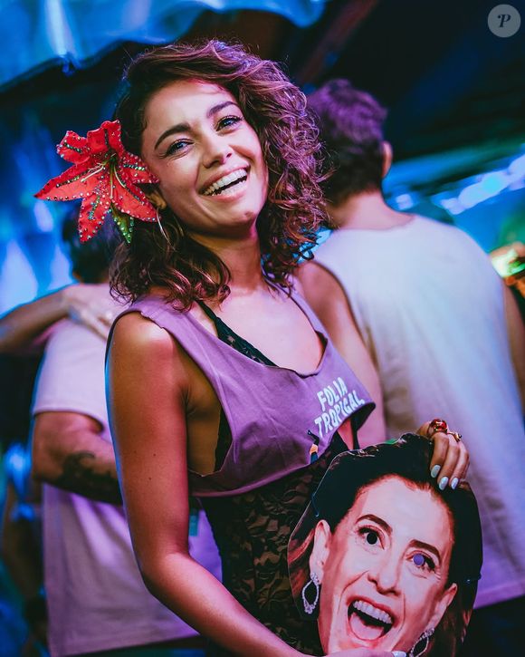 Enquanto isso, Sophie Charlotte, ao ser abordada pela imprensa na Sapucaí, confirmou o término da relação com Xamã. "A gente não está mais junto.