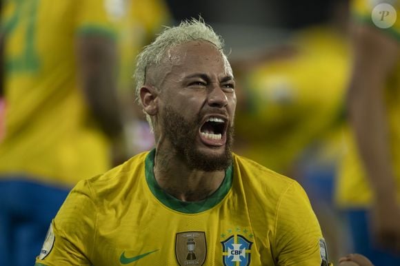Neymar foi mantido na seleção do Brasil mesmo machucado e com grave lesão grau 2