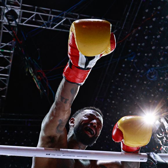 Fight Music Show 7: Nego do Borel venceu Rômulo Deu Cria por decisão unânime e caiu no choro