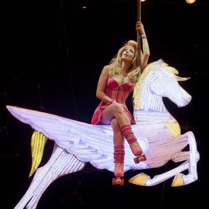 Danielle Winits sofreu um corte no lábio em queda ocorrida na peça 'Xanadu' em janeiro de 2012; atriz vai receber indenização de R$ 20 mil