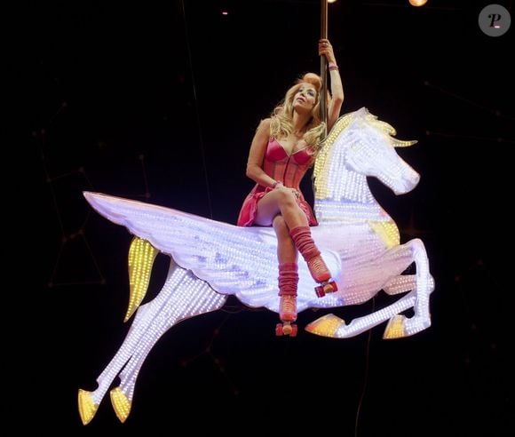 Danielle Winits sofreu um corte no lábio em queda ocorrida na peça 'Xanadu' em janeiro de 2012; atriz vai receber indenização de R$ 20 mil