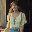 Os coletes dos anos 70 estão de volta e serão usados ​​com jeans, saias e vestidos a partir de setembro