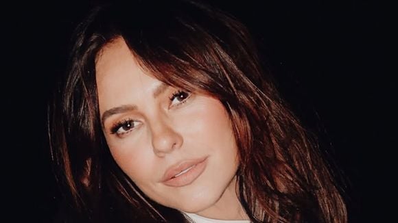 Diogo Nogueira, foi você? Paolla Oliveira é surpreendida em casa com R$ 10 mil em rosas vermelhas, um mês após separação do cantor