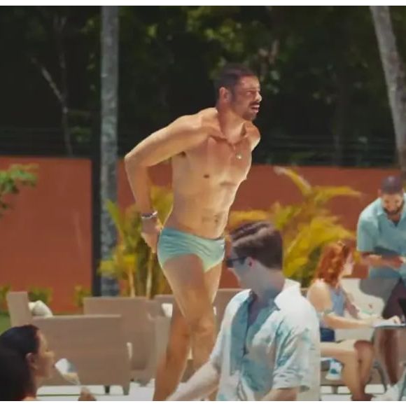 Cauã Reymond deu o que falar ao surgir só de sunga no primeiro episódio de 'Vale Tudo'