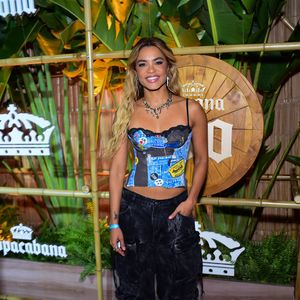 Show da Lady Gaga no Rio: Luxy Ramos usou calça wide leg e regatinha estampada para o show