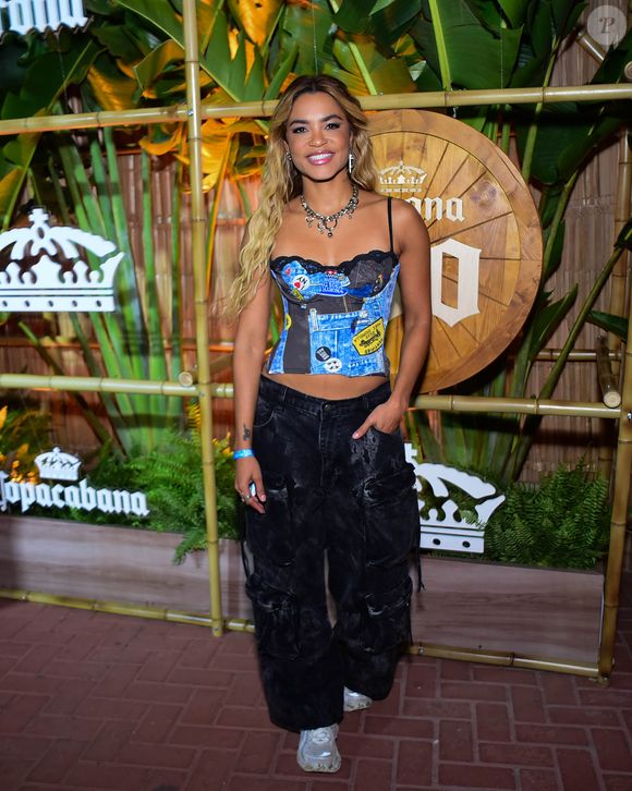 Show da Lady Gaga no Rio: Luxy Ramos usou calça wide leg e regatinha estampada para o show