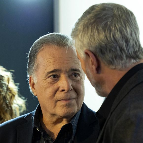 Abel (Tony Ramos) e Jaques (Marcello Novaes) se estranham na festa de 60 anos da Boaz; vilão matará o irmão