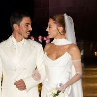 Fotos do casamento de Giovanna Lancellotti e Gabriel David: vestido de noiva, beijo e emoção do casal em +15 imagens